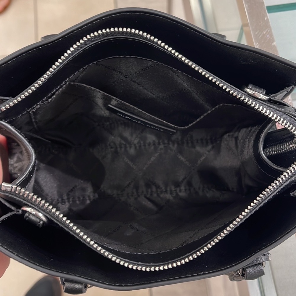 MICHAEL KORS
Sheila Small Faux Saffiano Leather Satchel
Black/Silver  
NWT - Picture 10 of 16